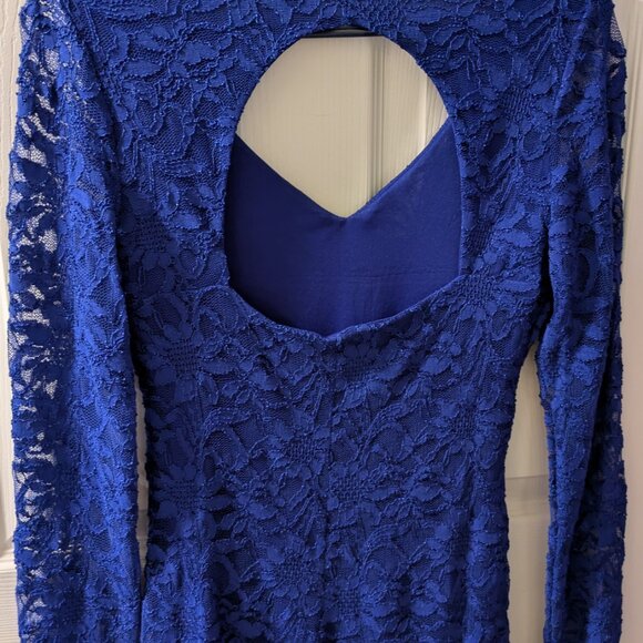 Marina Lace Dress - Picture 2 of 7